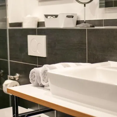 Schoene 2-raum-ferienwohnung Mit Terrasse - Haus Ostseeblick 1 Steuerbord * Lohme