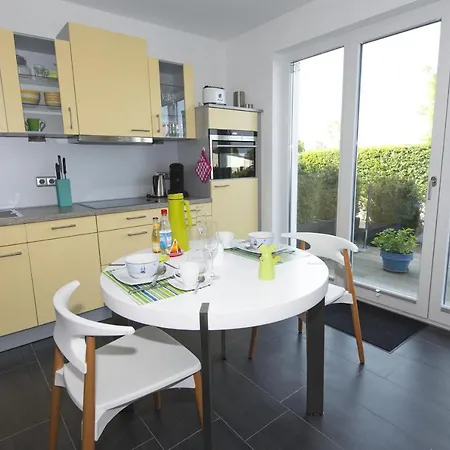 Schoene 2-raum-ferienwohnung Mit Terrasse - Haus Ostseeblick 1 Steuerbord