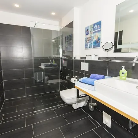 Schoene 2-raum-ferienwohnung Mit Terrasse - Haus Ostseeblick 1 Steuerbord * Lohme